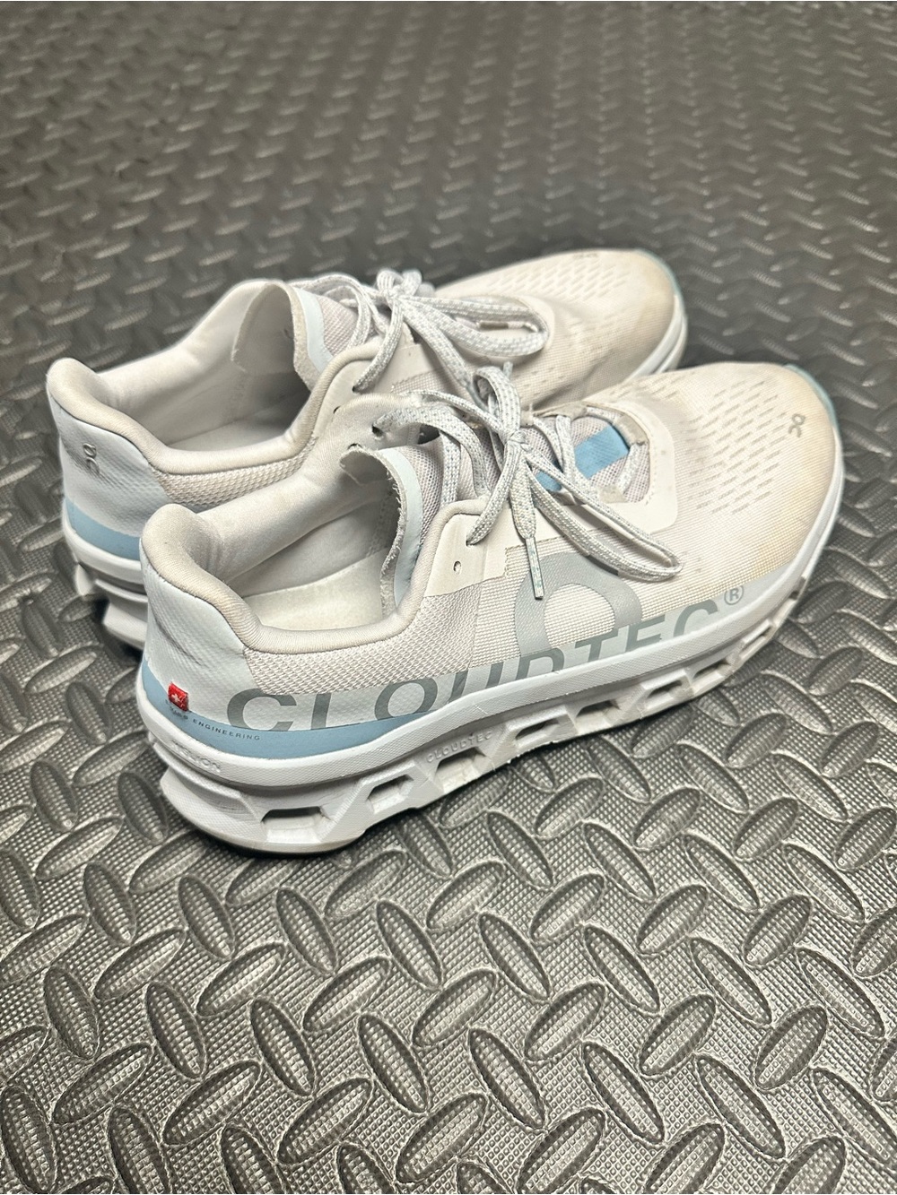 OnCloud Cloudmonster Sneakers in Frost/Wash. Women’s 11/Mens 9.5